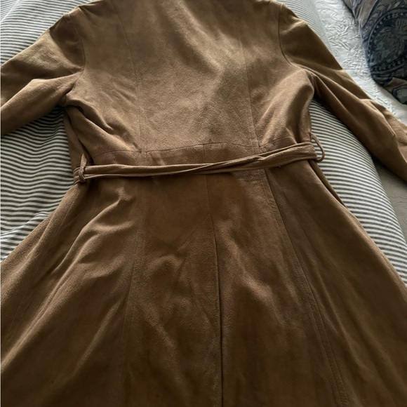 Immaculate natural suede color coat with real fur collar.
Size M - Picture 5 of 9